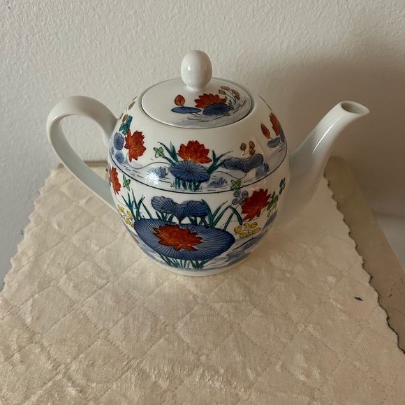 Vintage Hand Painted Lotus design William Sonoma tea pot. - Picture 3 of 8